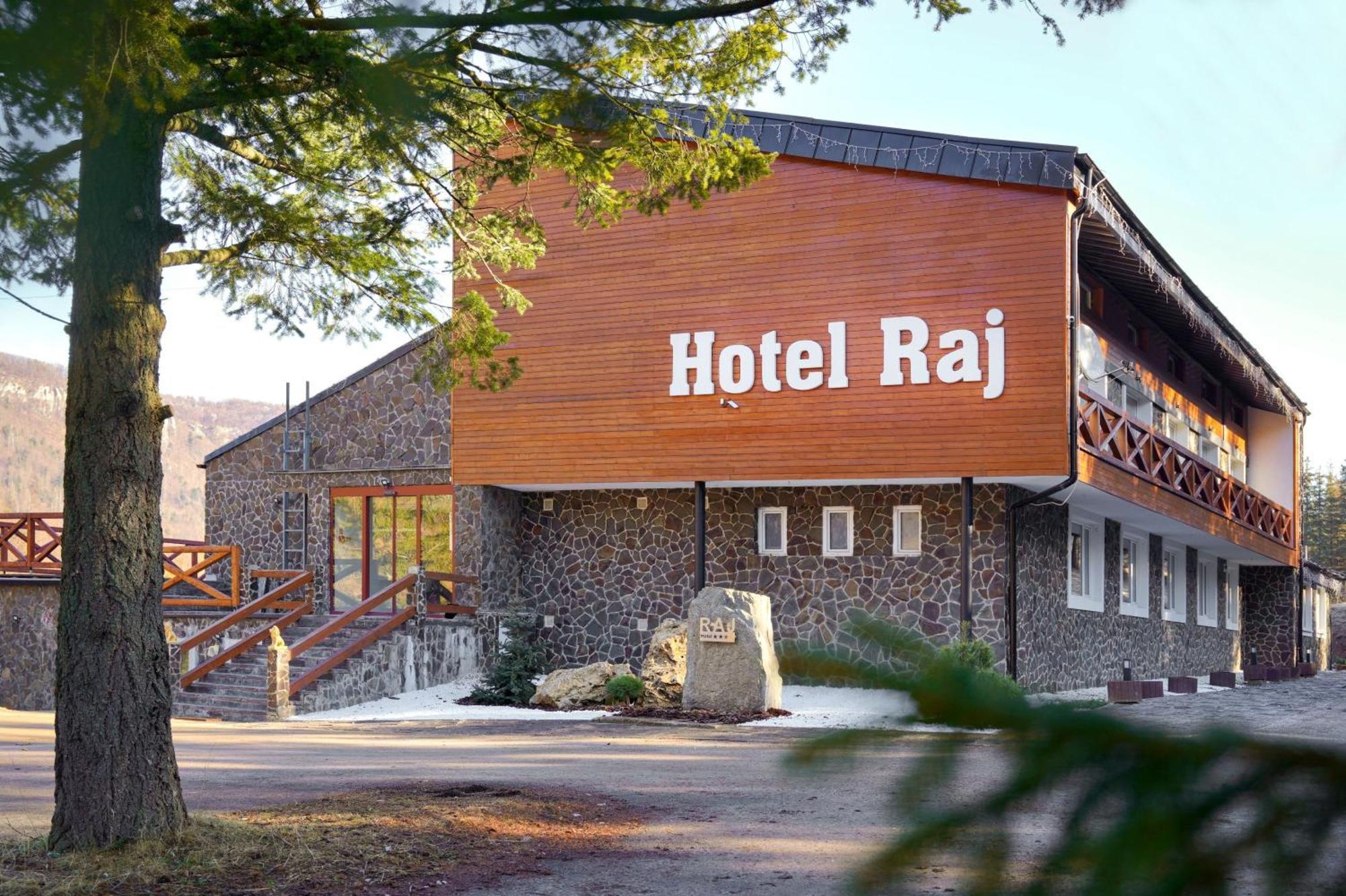Hotel Raj Dedinky Bagian luar foto