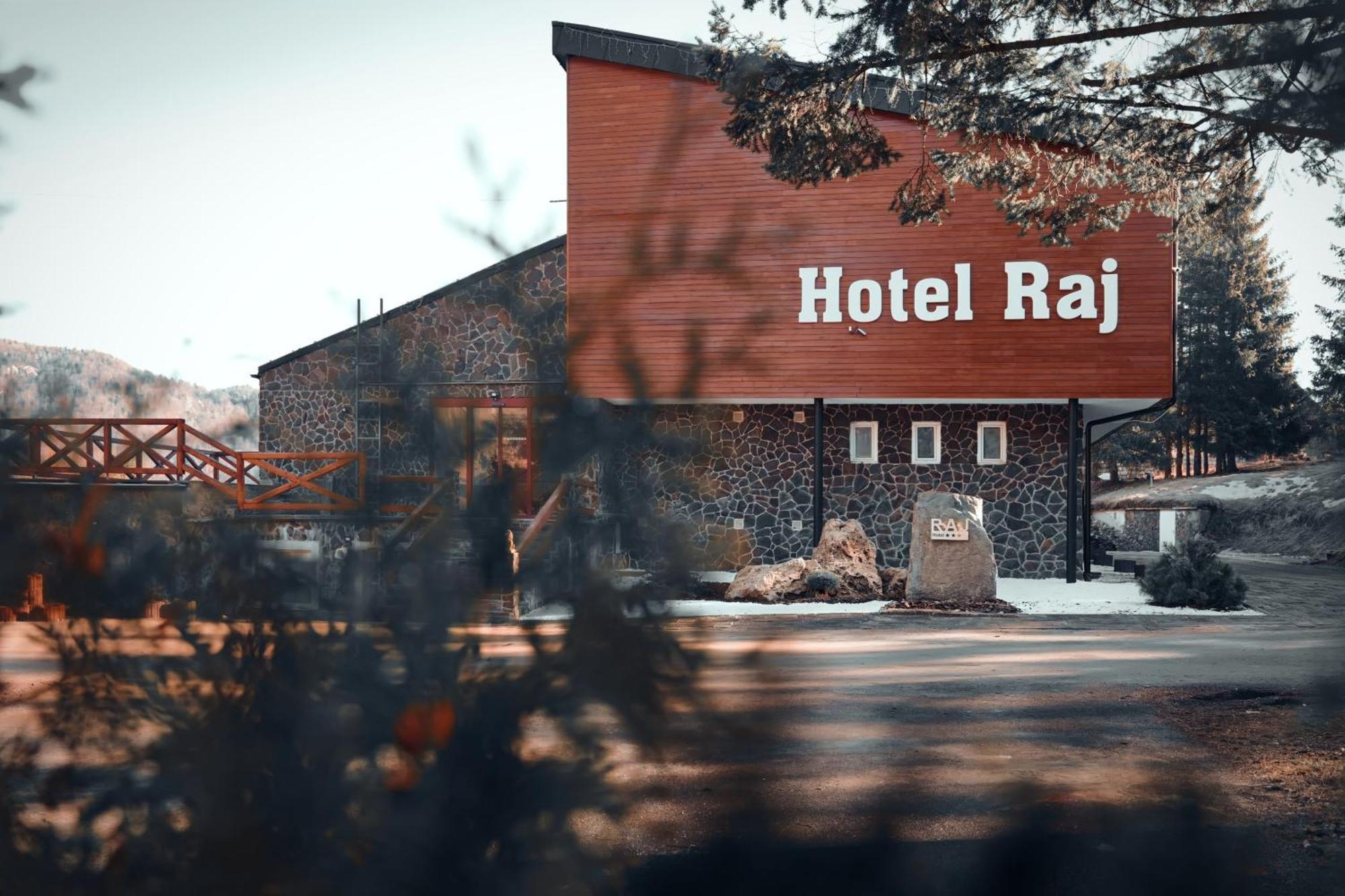 Hotel Raj Dedinky Bagian luar foto